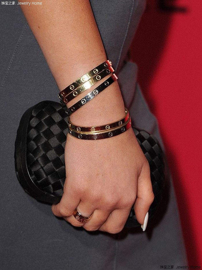 卡地亚love手镯什么颜色好看,卡地亚love手镯10年价格