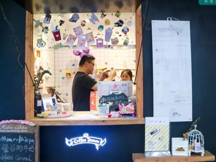 纪梵希37丝绒限定,甜品界品牌