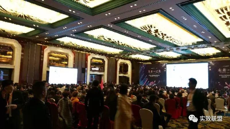 实效联盟携手超级女装品牌全球首发式,现场狂签527新客户