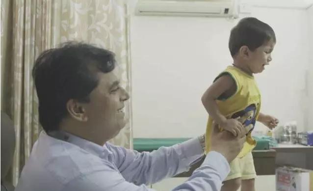 为保护孩子惨遭欺负,为了孩子甘愿被人欺负