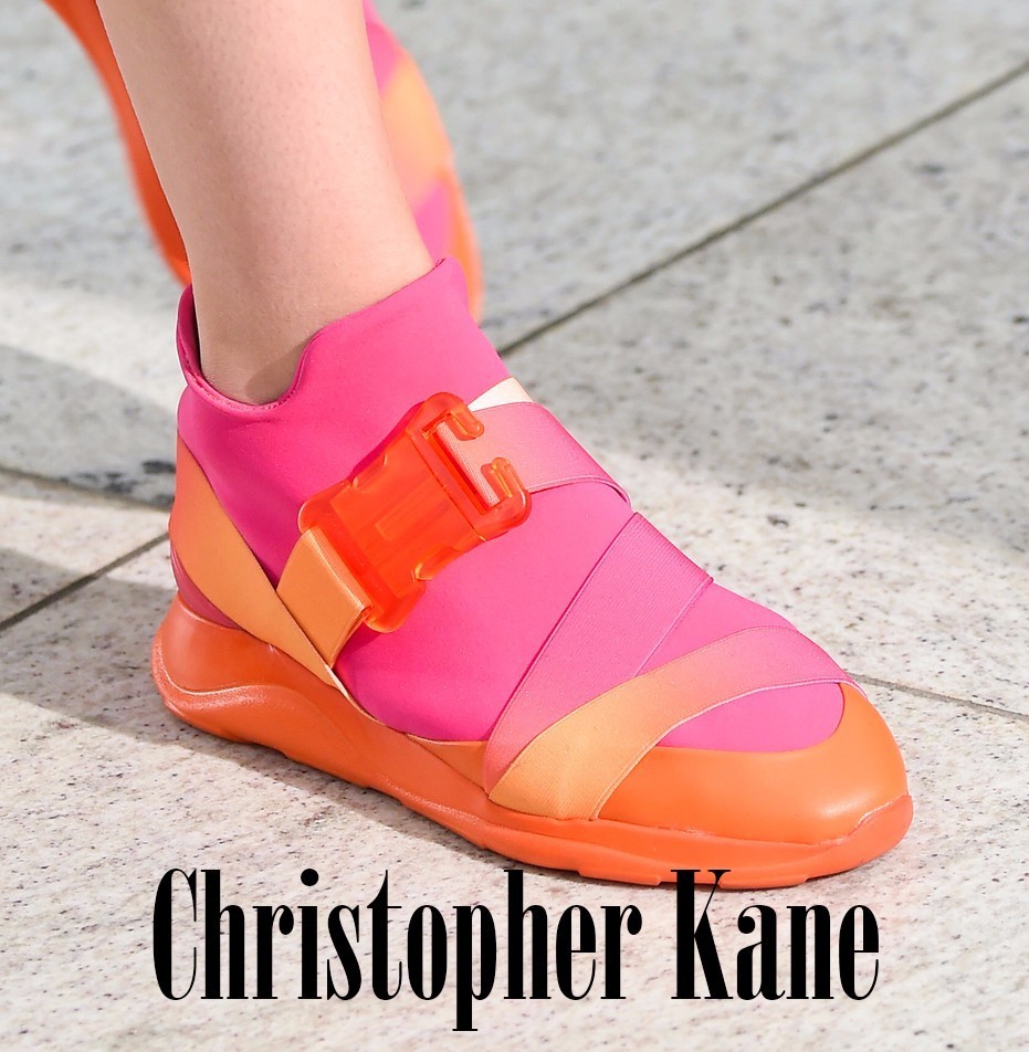 撞到同款鞋,男女同款鞋撞鞋