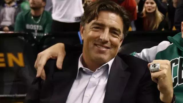 一边挣大钱，一边玩球员，在NBA当裁判简直美滋滋