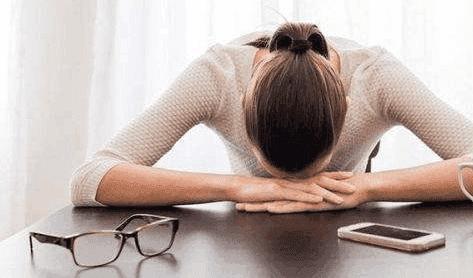 背上长痘痘头上长痘痘什么原因,头上长痘痘是什么原因怎么治疗