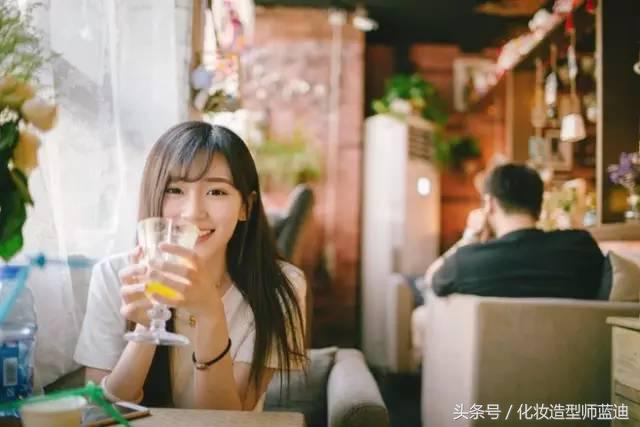 让长发变短发简单扎起来,夏天长发怎么剪好看又不想剪短