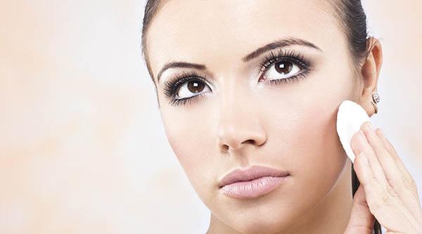 化妆水和爽肤水的正确使用方法 (最好用的化妆水和爽肤水)