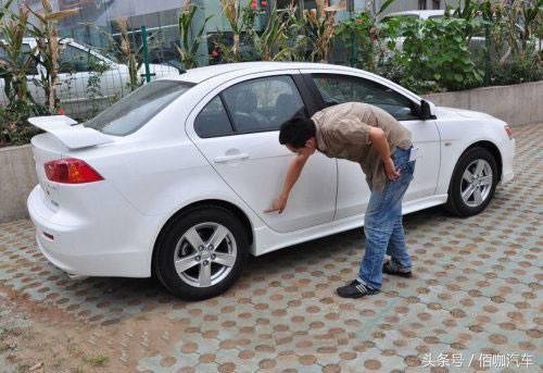 小剐蹭局部补漆好还是整体补漆好,小剐蹭补漆什么方式最好