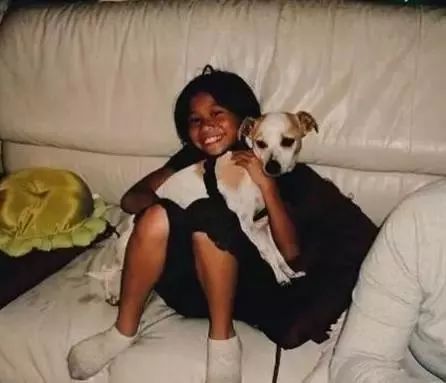 在家敷了片面膜，被狗子看到后，竟被...