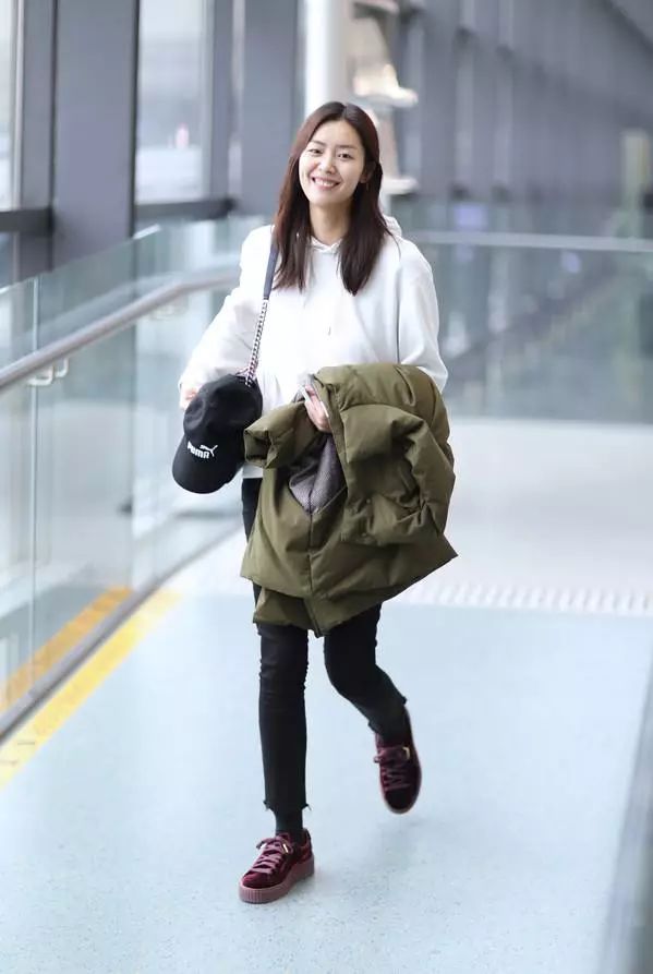 周冬雨同款白色袜子,周冬雨穿袜子教程