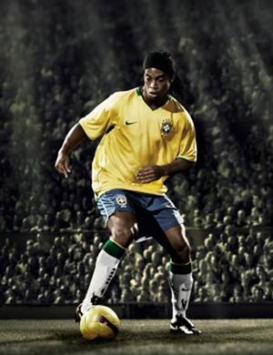 哪款足球鞋最好,适合中国人脚型的足球鞋