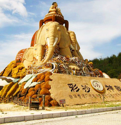 中国最大沙雕主题公园,中国陆良第三届彩色沙林沙雕节