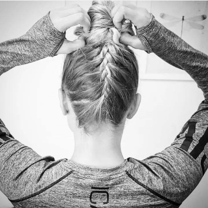 适合健身的发型女生,适合长发的运动女孩发型