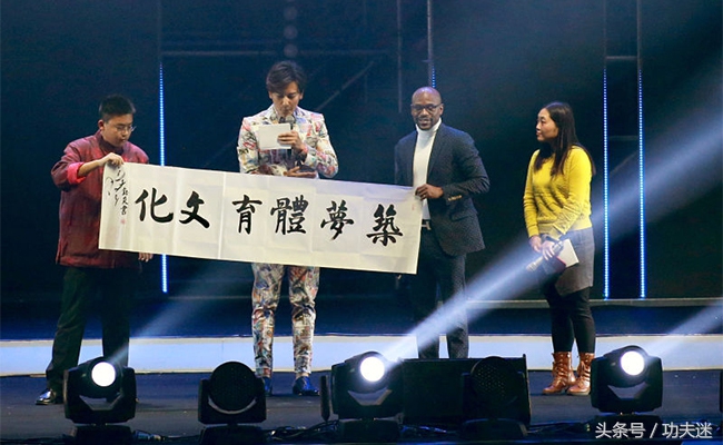 梅威瑟爱马仕包包,梅威瑟登长城图片