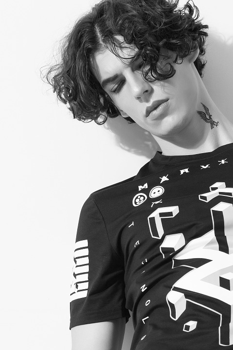 小说：他天生绝脉，一生有三大难，前两个师傅帮他，最后一个要命