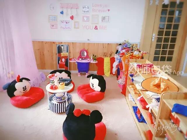 美出天际!幼儿园用小黄人、小猪佩琦、哆啦A梦、米奇做环境