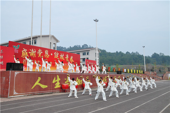 四川工商学院校运会田径,四川省商贸学校运动会2016级学生