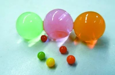 小孩玩激光笔照瞎了,男童玩激光笔已经眼睛受伤视频