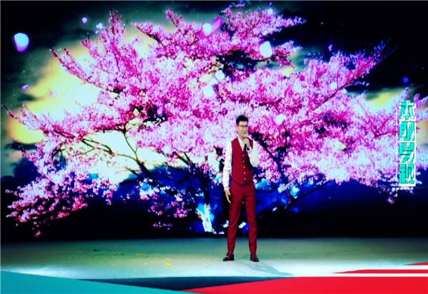 坑！翠霞游戏“陷黑洞”？帅！荧屏又见“四天王”！