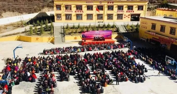 *党**的十九大精神来到农牧民群众家门口