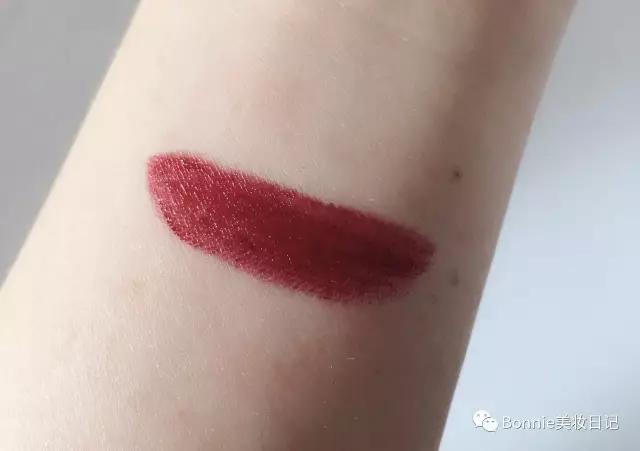 为什么我们种草的口红好看,为了口红铺了10层粉