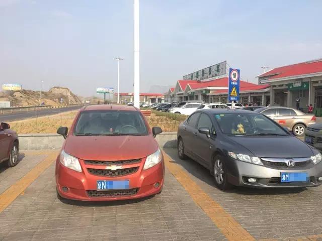 惊悚！租车旅行，竟然租到事故车，居然连机舱、底盘都撞过！