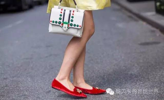 换上舒适的鞋子旅行,换上平底鞋