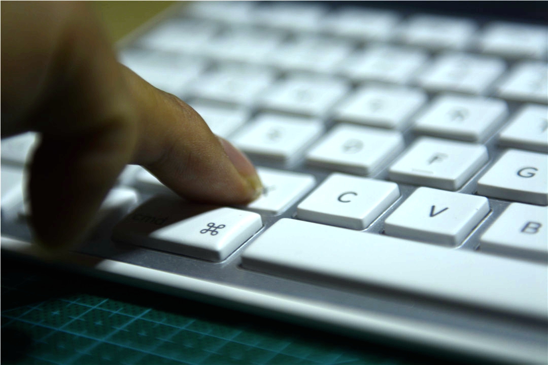 罗技k750无线太阳能键盘,罗技k270无线键盘测评