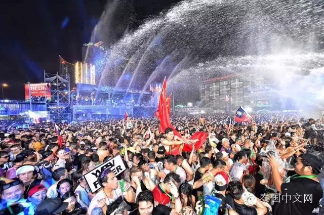 泰国泼水节中国游客,万人空巷的泰国泼水节