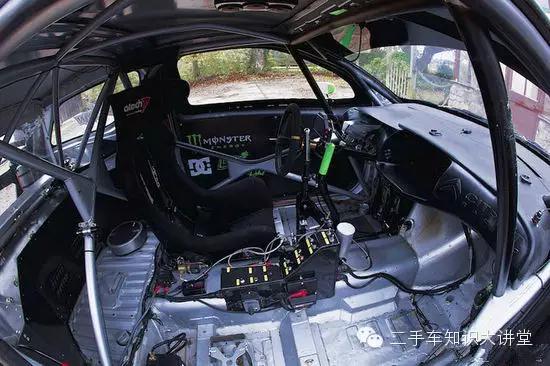 这台二手车换过悬挂、刮过底盘,但把车吊起来后,评估师惊呆了!