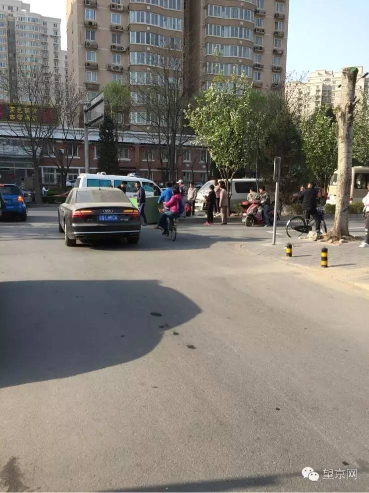望京西园一区南门门口车祸;望京综合菜市场改球场最新进展