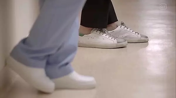 再红红不过小白鞋