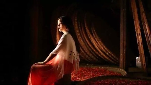 一个无法停下脚步的舞者——伊诺