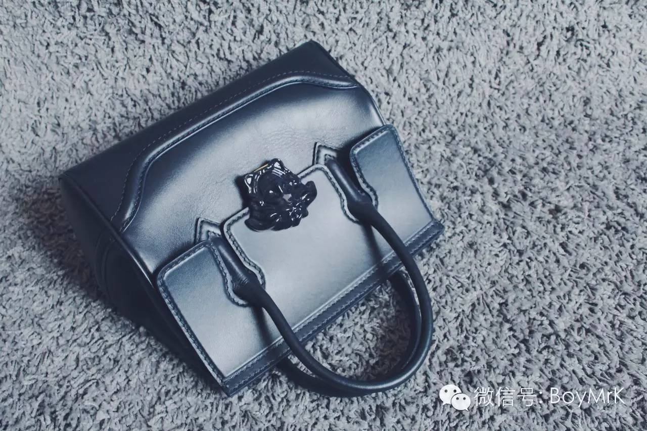 范思哲当季流行包包,范思哲包包是轻奢还是高奢