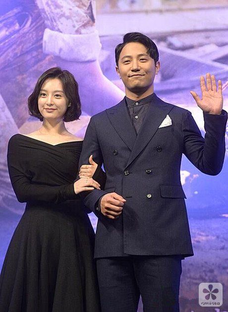 不逊色“双宋”《太后》剧中这对配角CP的情侣装也是非常的牛!