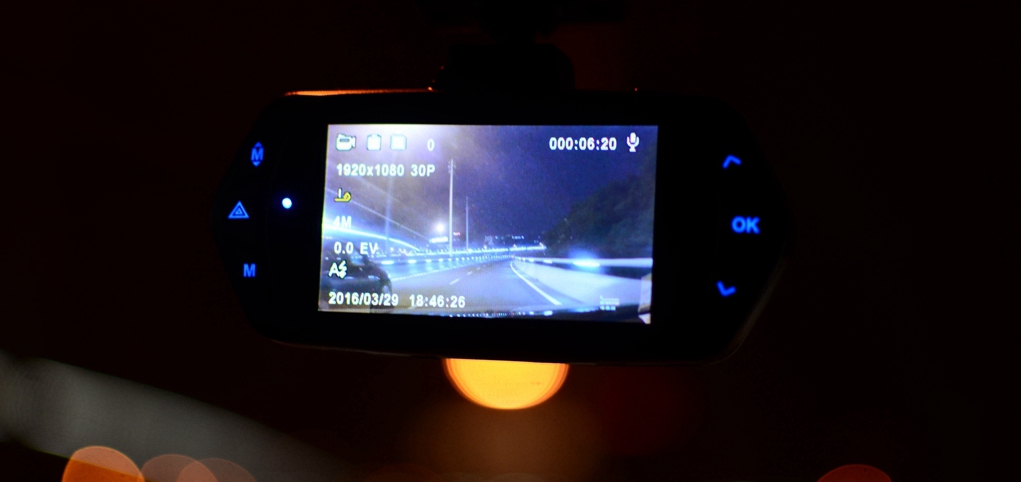 道路瞬息万变记录无时无刻爱国者aigoD66行车记录仪