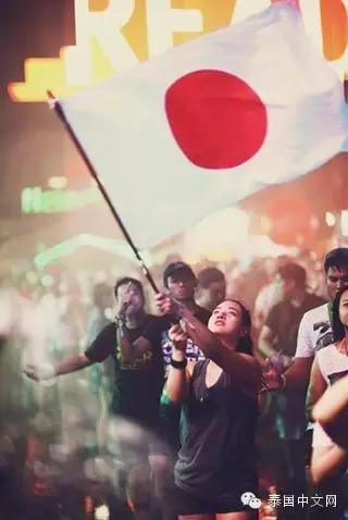 泰国泼水节中国游客,万人空巷的泰国泼水节