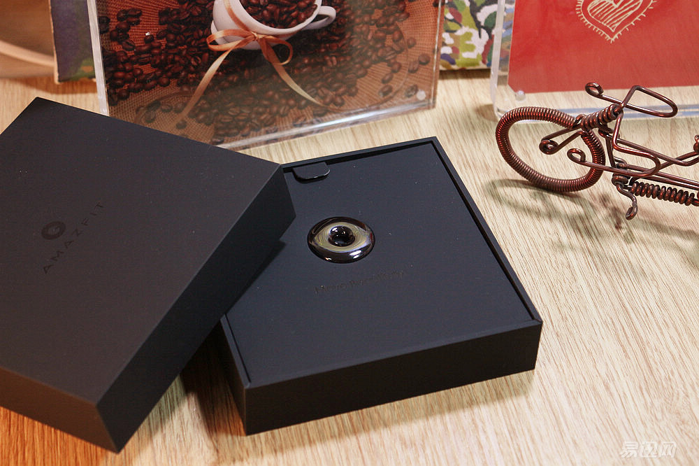 amazfit华米赤道手环plus,华米amazfitx概念手环