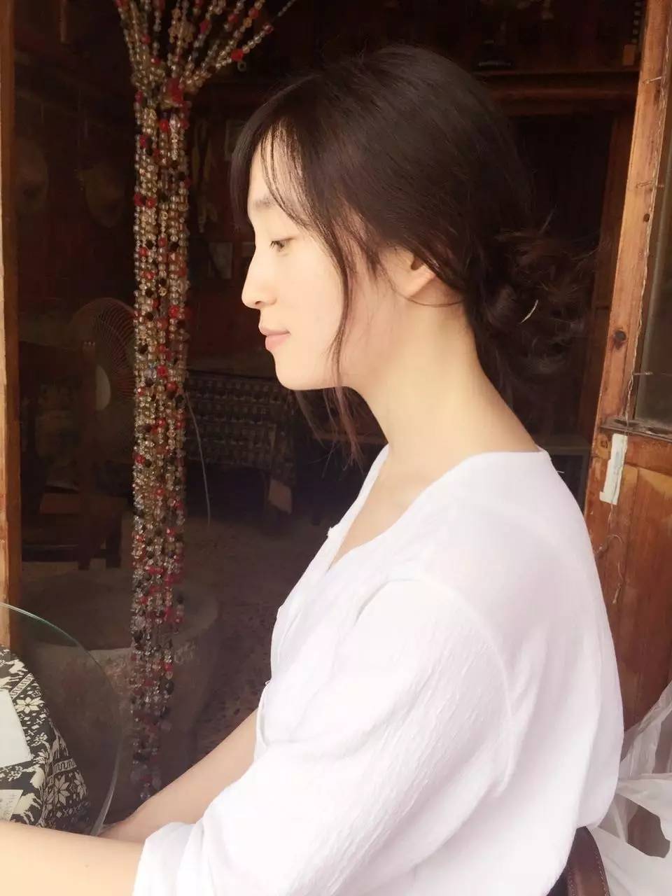 明明可以靠颜值却偏偏靠才华画画,明明能靠颜值非要靠画画