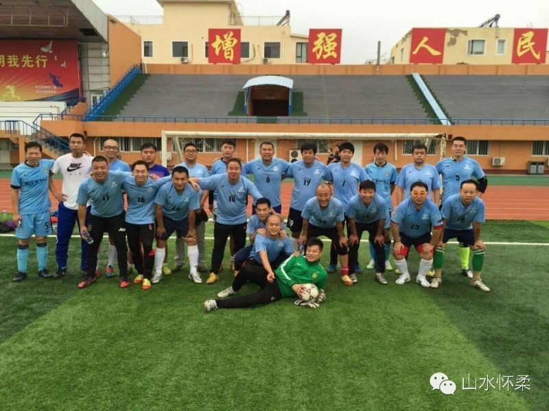 所有人别再拘于眼前的苟且,怀柔首届业余⚽联赛即将开赛,我们在寻找爱⚽的你,还不赶紧跳到球场来?