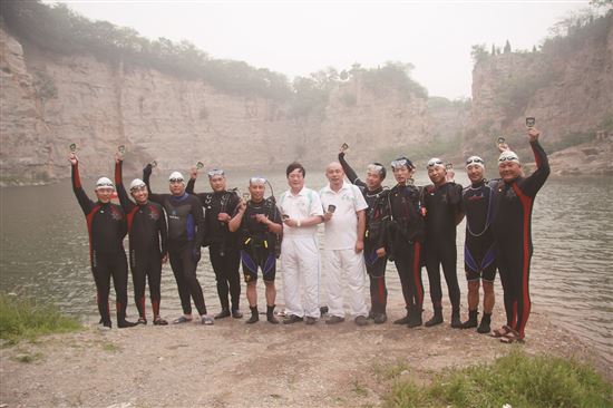 水无情人有义血更浓--记河南省商丘市水上义务救援队发起人、队长黄伟