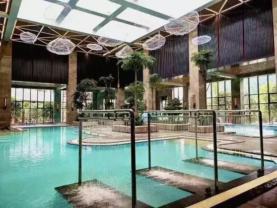 冬日里的温泉最暖心,冷天最适合泡温泉有益身体健康