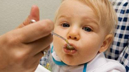 宝宝突然呕吐要怎么处理,宝宝突然呕吐应该怎么处理