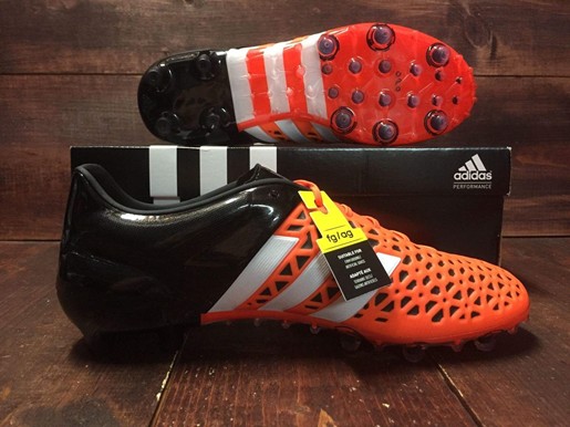 足球后卫该选什么型的球鞋,业余足球怎么选