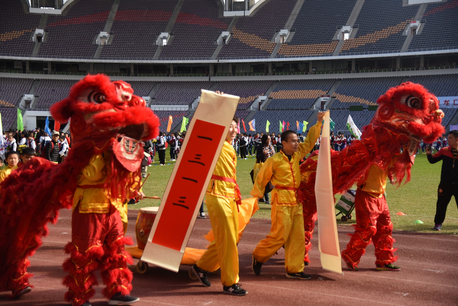 天河｜龙口西小*运学**动会：和平鸽、汉服、管乐队、拉丁舞团……