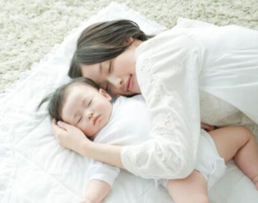 月子中心月嫂分享育儿知识,月子中心阿姨带宝宝技巧