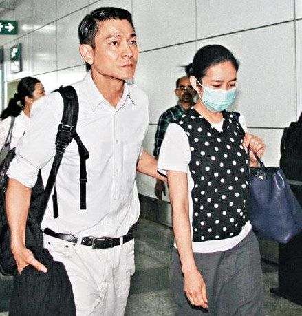 余文乐结婚黑白照,余文乐几段婚姻