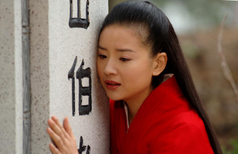 董洁祝英台哭坟化蝶是怎么拍的,董洁祝英台穿女装惊呆梁山伯