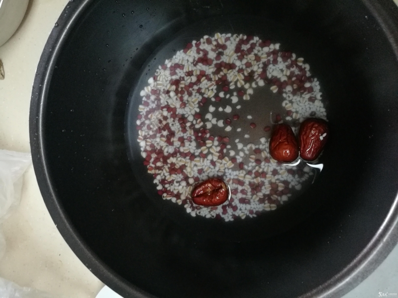 湿气重红豆汤,薏仁红豆排湿汤