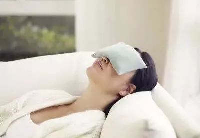 眼霜脂肪粒会自动消失吗,用眼霜长脂肪粒怎么办要怎么处理