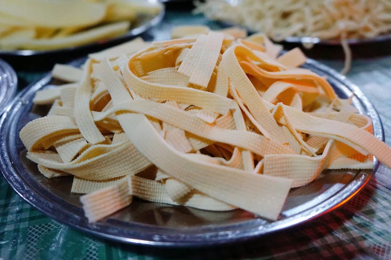 武汉小桥洞怪味牛骨头,武汉怪味牛骨头光谷店