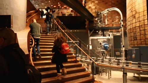 上海新网红！星爸爸全球最大烘焙工坊开业第一天，队伍长到害怕